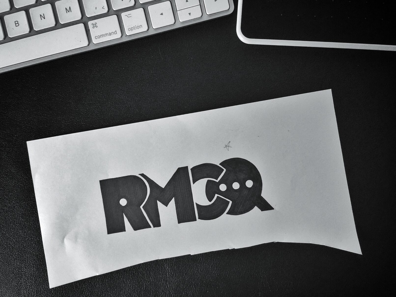 sketch propre du logo du RMCQ